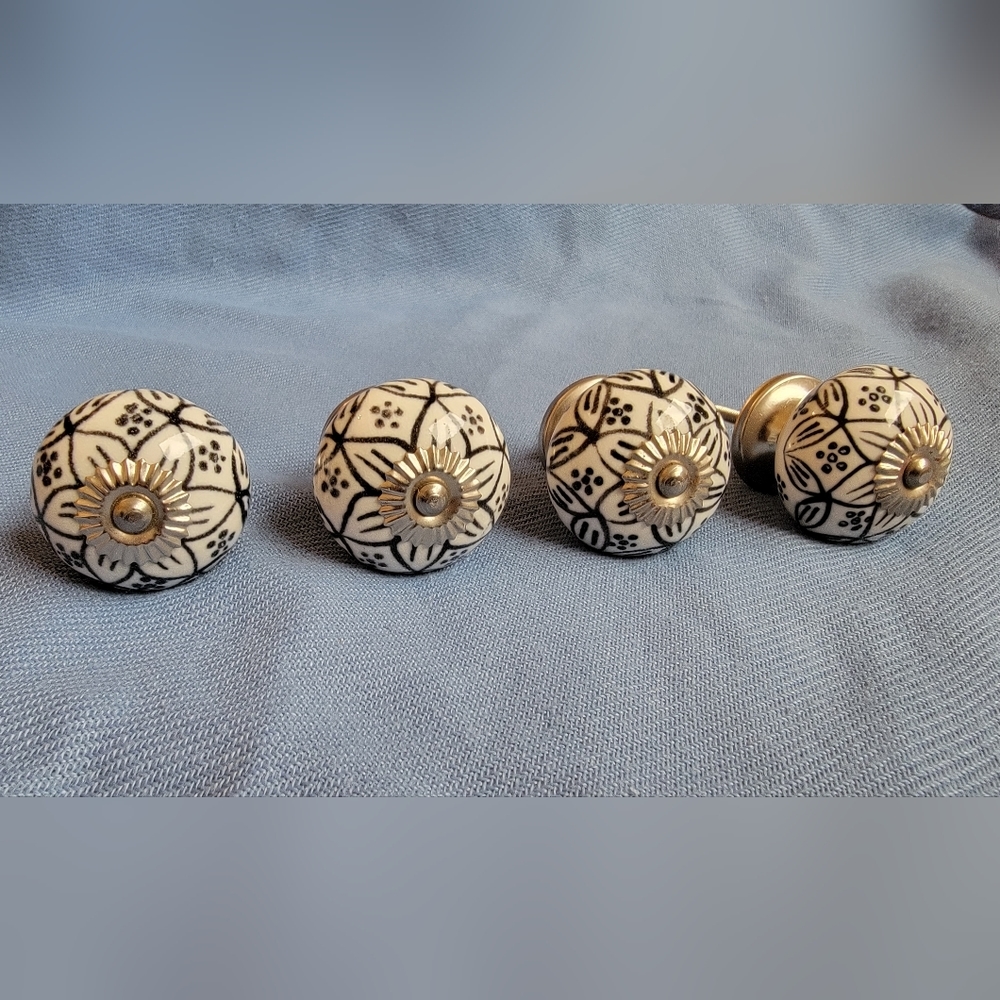 Cabinet or Drawer Pulls Knobs Decorative Home Design Black and White New